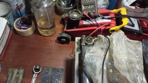 Саморазряд аккумулятора - одна из причин.