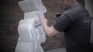 Красивое видео о работе скульптора.