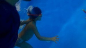 КАК НАУЧИТЬ РЕБЁНКА ПЛАВАТЬ В ТРИ ГОДА?! С ЧЕГО НАЧАТЬ? ИГРОВОЙ МЕТОД!