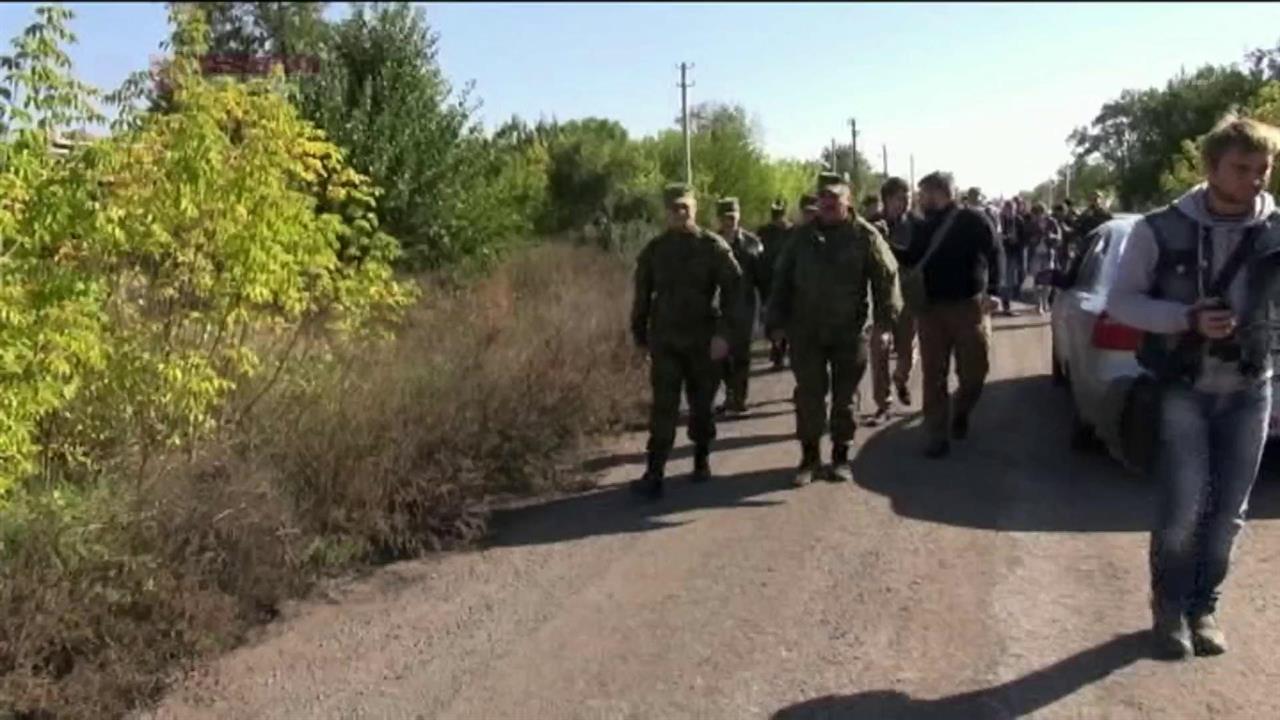 Украинские военные и ополченцы приостановили отвод своих сил от линии разграничения