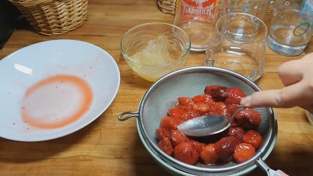 Холодный десерт из молока и клубники! смотреть онлайн