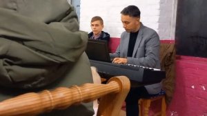 песня „ Странствую " Бальжик в Selm. Група Петра Бальжика не растерялась когда пропало електричеств