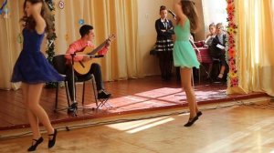 Классный танец и песня под гитару на День Учителя!