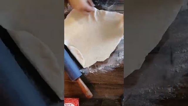 Лаваш на сковороде 360гр муки, 200мл горячей воды, 20мл масла, 0,5чл соли #Рецепты #лаваш смотреть онлайн
