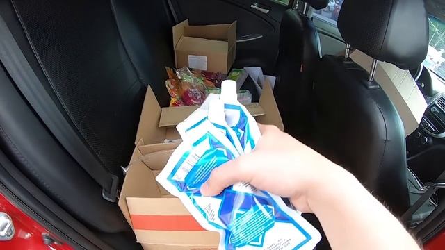 СТОЛ С БЕСПЛАТНЫМИ ПРОДУКТАМИ / ПРОВЕРКА НА ЧЕСТНОСТЬ. Социальный Эксперимент. Помощь Бабушкам. смотреть онлайн