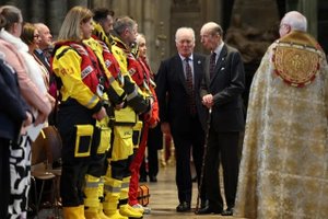 Duke of Kent attends service for RNLI’s 200th anniversary
