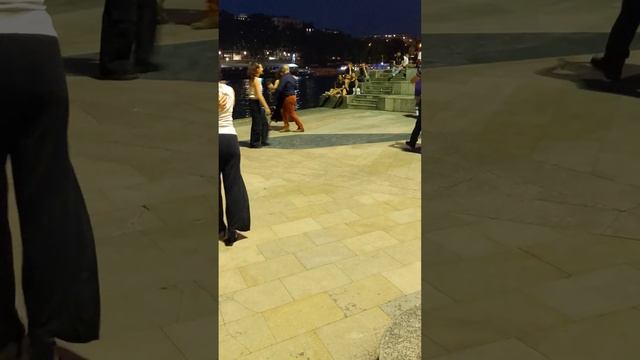 Bianca doing Tango on the Banks of the Seine! смотреть онлайн