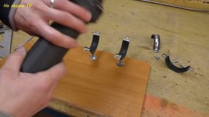 Взял хомуты и сделал самый простой станок для мастерской