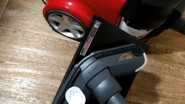 Мощный пылесос с аквафильтром PHILIPS FC8950 смотреть онлайн