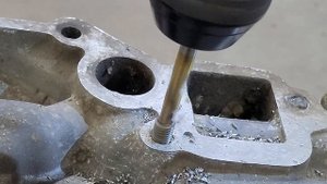 Высверливание и выкручивание обломанных болтов и шпилек с помощью левых сверл. Wurth 0626920001