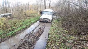Что ты такое? Уаз на портальных мостах и огромных колесах издевается над бездорожьем.