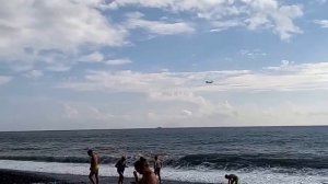 Самолет заходит на посадку в Адлер