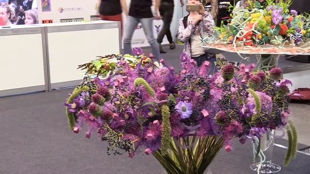 Шоу-показ Школы флористики "Цветы в деталях" смотреть онлайн