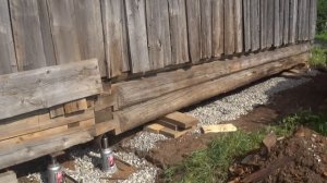 Дом сильно просел. Подъем на шпалы.