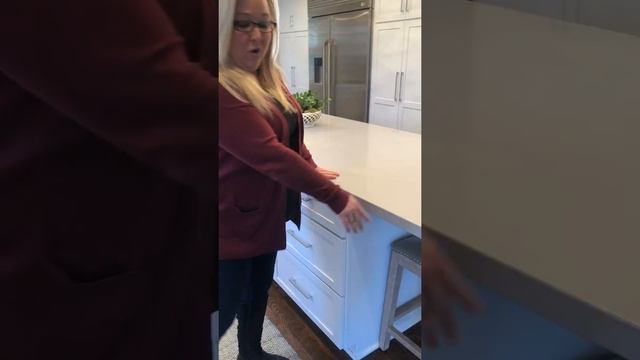 Kitchen of the Week - Geoluxe Bluette & Venetian White Quartz смотреть онлайн