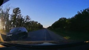 Сопровождение ГИБДД и автомобиль - предположительно - Артёма Здунова едут по встречке