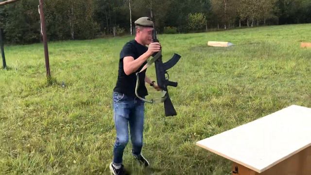 Любая скучная минутка заиграет, если в ней будет немножко юмора! смотреть онлайн