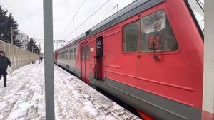 "Весёлый машинист!" ЭД4М - 0043 отправляется со станция Расторгуево.