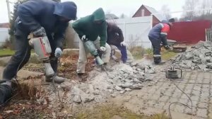 Демонтаж фундамента вручную