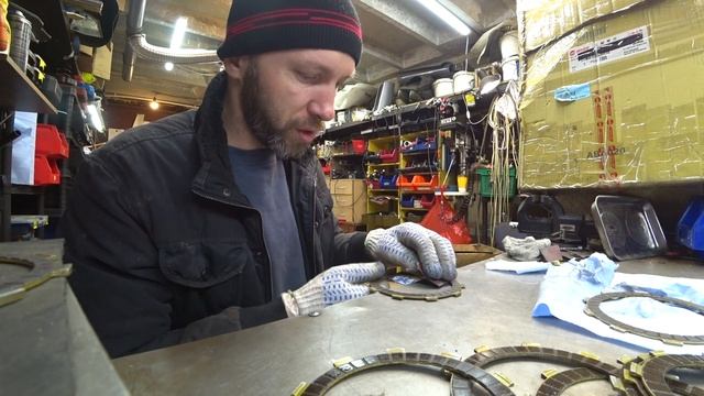 Honda Magna 750. Ведёт сцепление. смотреть онлайн