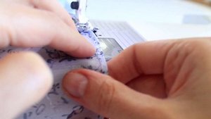 ?НИТКА-РЕЗИНКА?!? Как обработать края шифона без ОВЕРЛОКА.