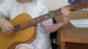 Как играть на гитаре песню "Постой паровоз" на гитаре. Видеоурок для начинающих.