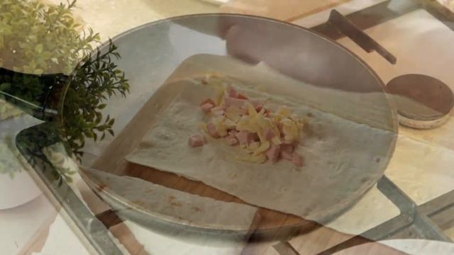 Вкусные конвертики из лаваша с колбасой и сыром. Съедаются в один миг! Просто Вкусно!
