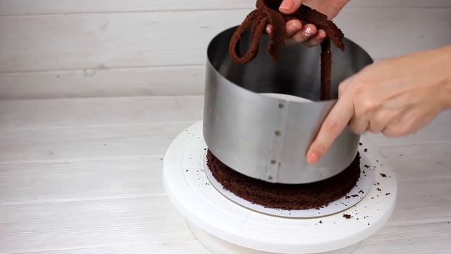 Рецепт торта "Гранатовое чудо" Простой торт с нежной начинкой и вкусным шоколадным бисквитом.