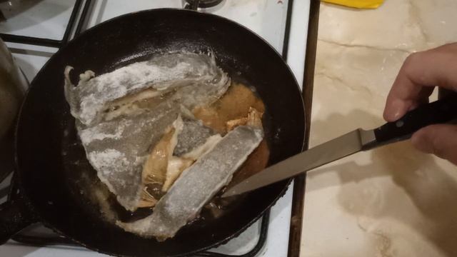 Как пожарить камбалу ёрш в муке рецепт приготовления