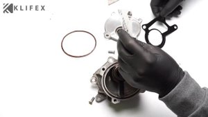 Ремонт вакуумного насоса Mercedes OM642 6422300765, 6422300165, LA1231065. Установка ремкомплекта.