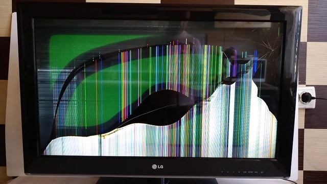 Проверка работы телевизора LG 32LM340T с механическим повреждением матрицы. смотреть онлайн