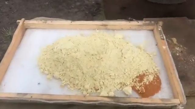 Стимулирующая яйцекладку подкормка пчелиных семей