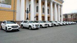 Кортеж из ,белых внедорожников. Выпуск офицеров ЧВВАКУШ Челябинск. 30 октября 2021 года.