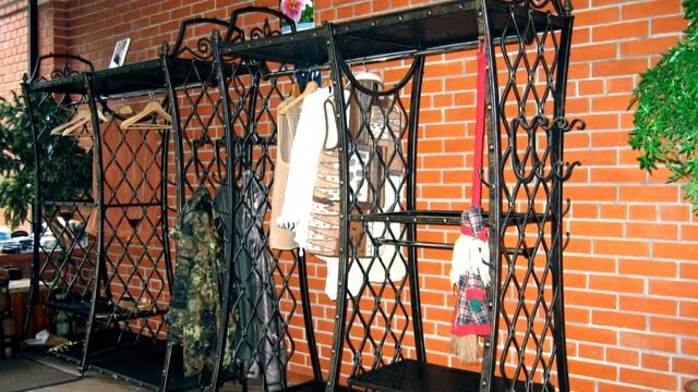 Кованая вешалка в прихожей большая с полками для обуви прозрачный шкаф из металла смотреть онлайн