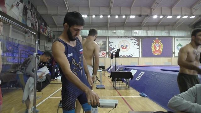 Прикидка веса борцов на первенстве России до 24 лет в Наро-Фоминске.