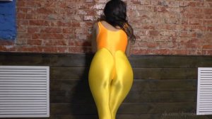 TANYA G (YELLOW LEGGINGS)_SPX2
