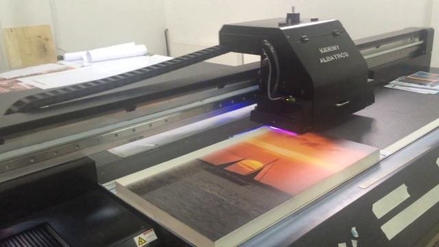 Печать фотографии на дереве по технологии прямой ультрафиолетовой печати (UV-печать)