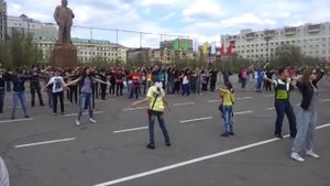 Чита: Танец на Площади Ленина.