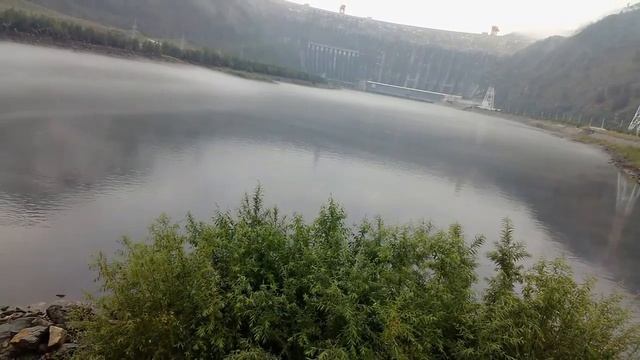 Едем на саяно Шушенское гэс!! Много красивых гор!! смотреть онлайн
