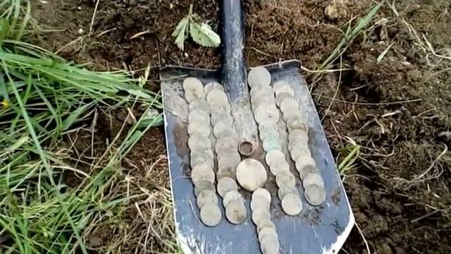 Мега #коп, нашли два #кладика, один с #монетами, второй с кониной смотреть онлайн