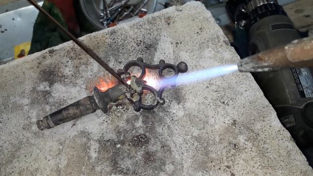 Пайка ключа крана медно фосфорным припоем смотреть онлайн