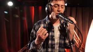 Loïc Nottet - Elastic Heart (live bij Q)