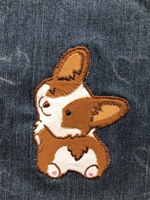 Вышивка и аппликация на заготовке сумочки. Рабочие процессы..mp4