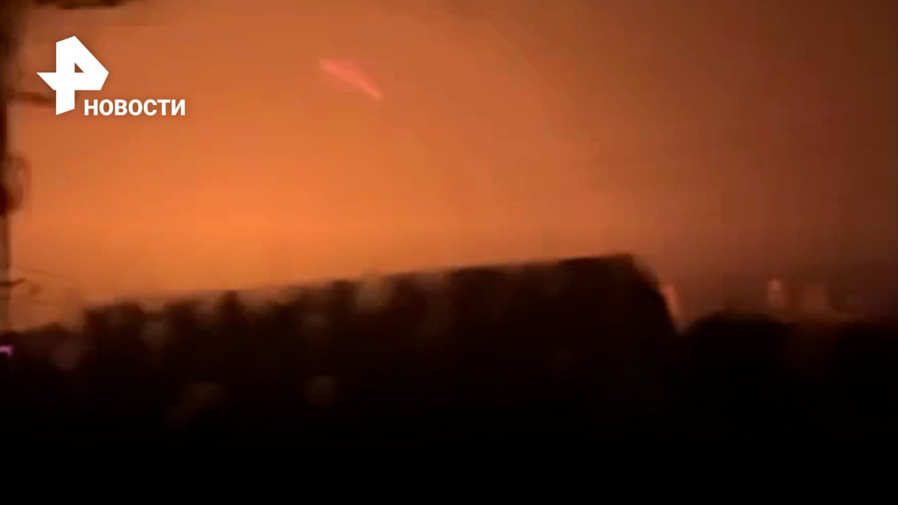 Настоящий противоздушный бой в Крыму сняли очевидцы / РЕН Новости