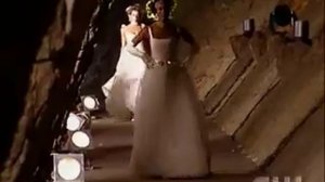 показ свадебных платьев  на ток шоу Топ модель по американски