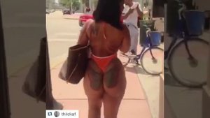 На жопе бабочка а в глозах любофь