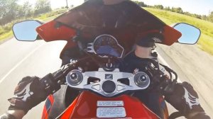 Жесткий прохват на мотоцикле - 215 км_ч на заднем колесе.mp4