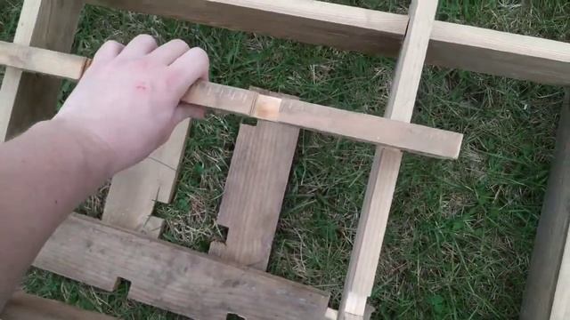 Как сделать разборную клумбу из старых досок.