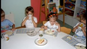 Режимные моменты: умывание, завтрак, одевание.