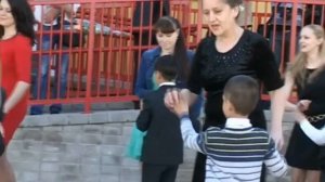 Школьный вальс первоклашек с учителями